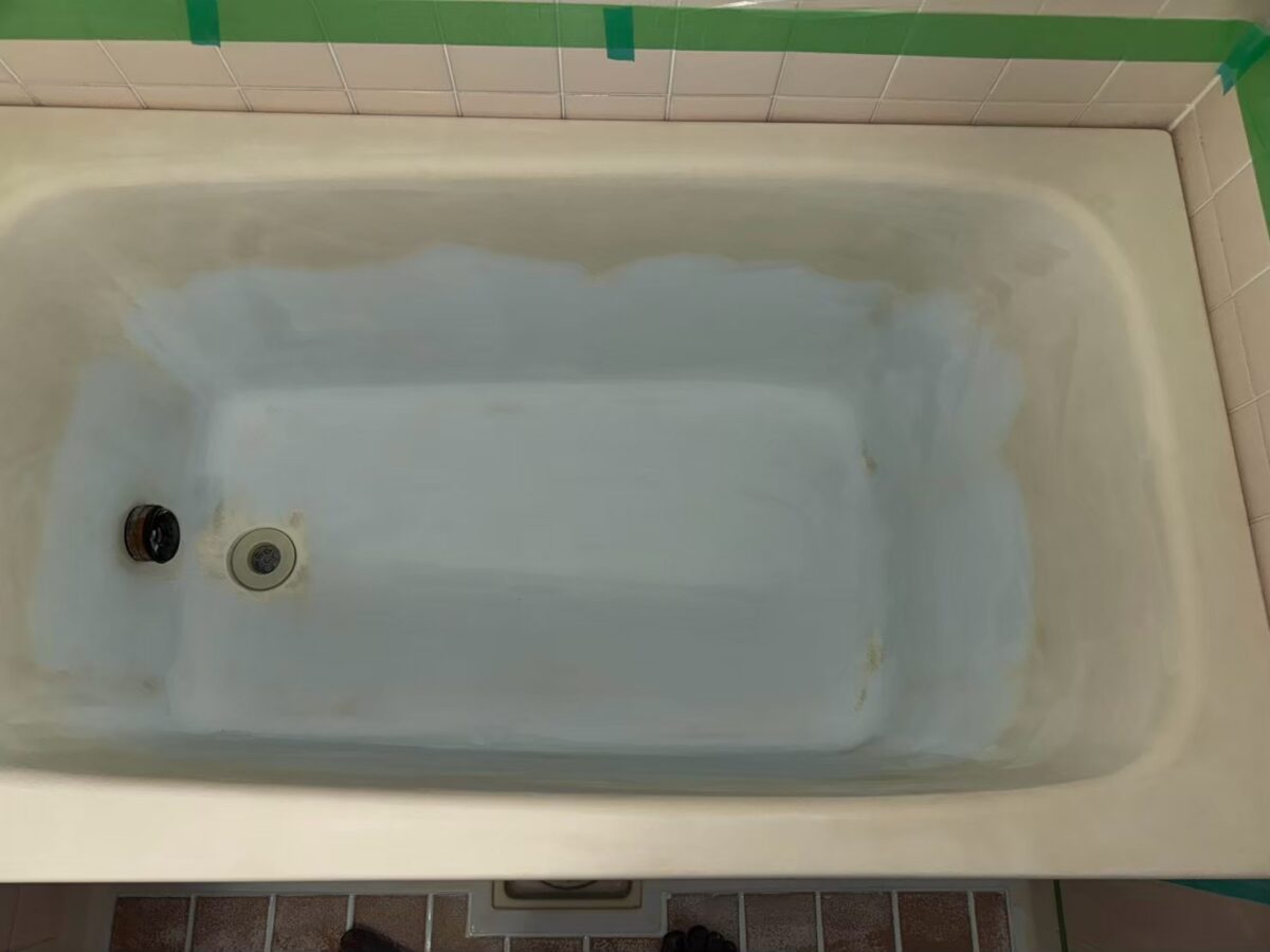 浴槽底面のライニング補修で強度を戻した状態(岡山県岡山市)