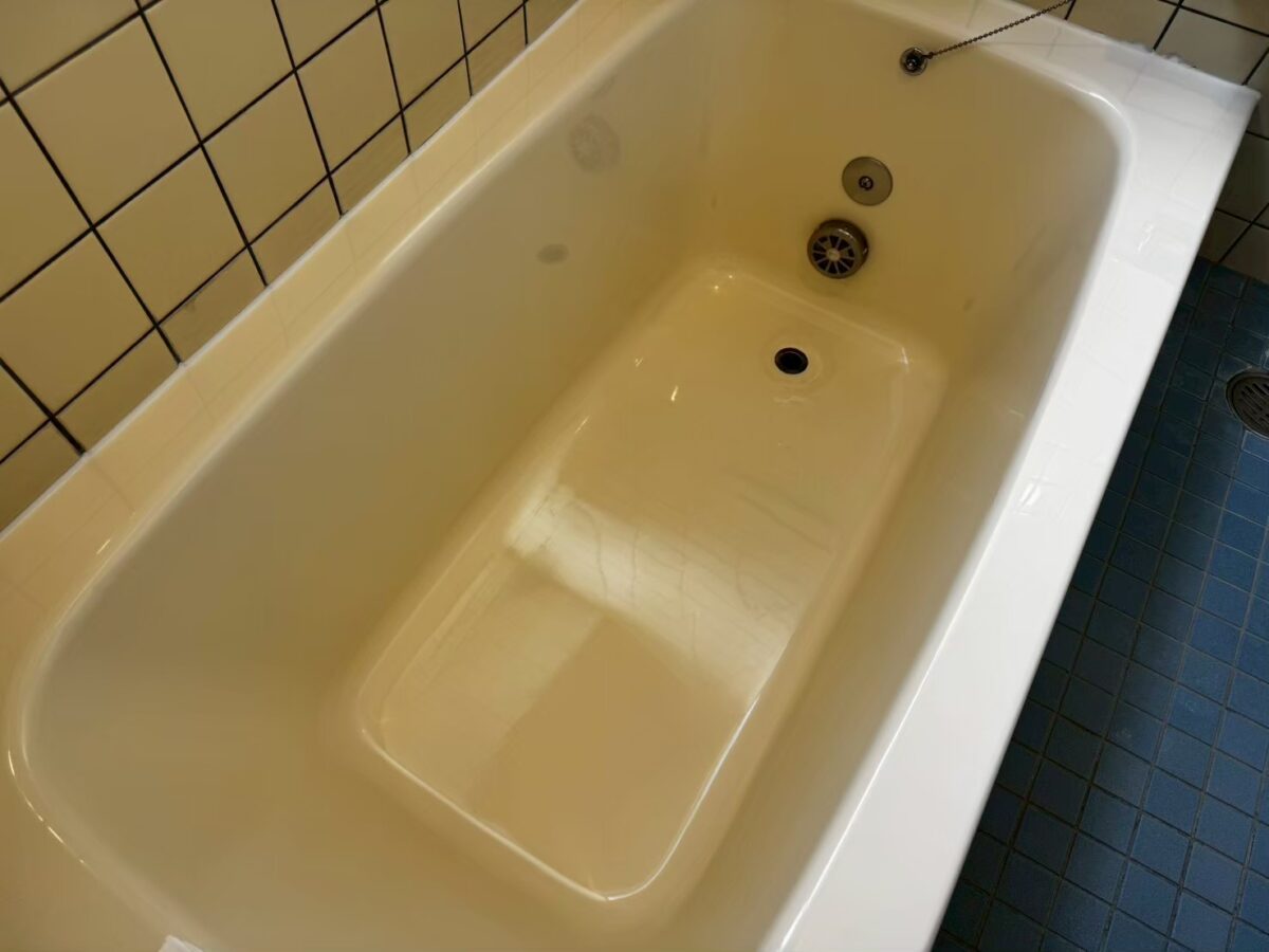施工後 再生塗装したステンレス浴槽(別角度)